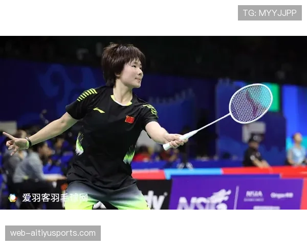 何冰娇地铁照流出，穿得像邻家却戴着能买房的手链